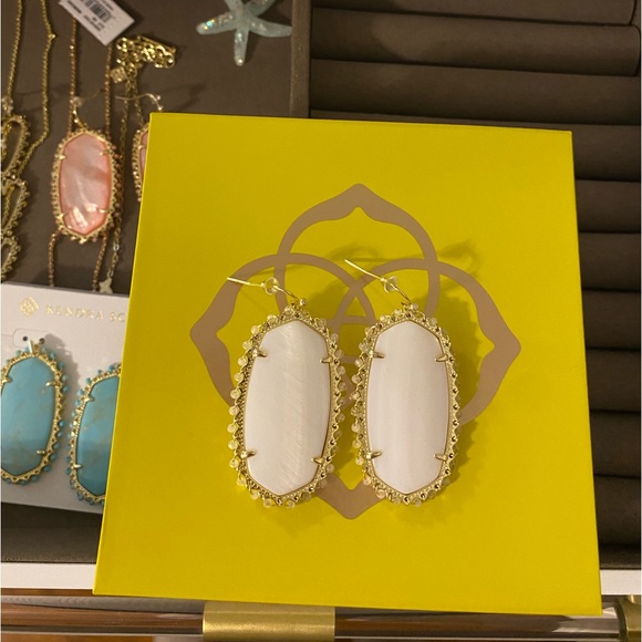 Kendra Scott Beaded Danielle Gold drop earrings in White Mussel - Picture 1 of 5